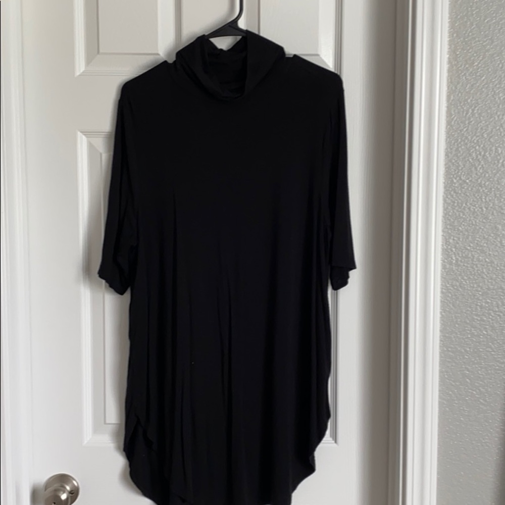 Sz 2 torrid super soft turtleneck tunic